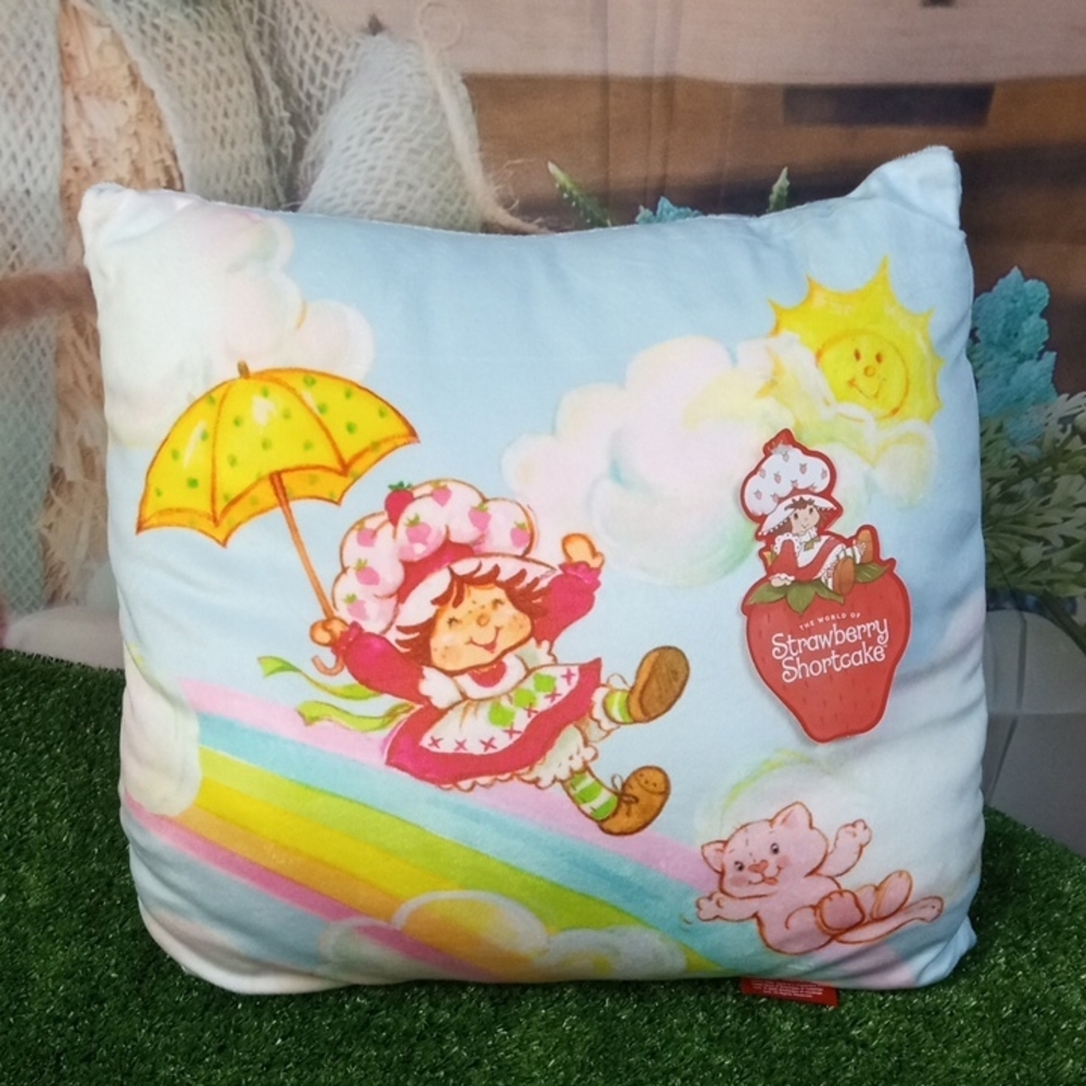 🛝 Strawberry Shortcake Decorative Kids Pillow